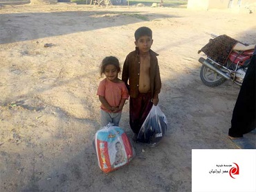 کمک رسانی به سیل زدگان